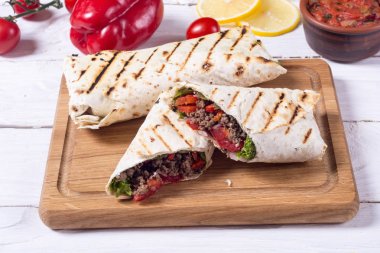 Ev yapımı lezzetli börek 