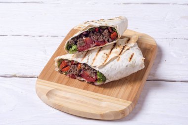 Ev yapımı lezzetli börek 