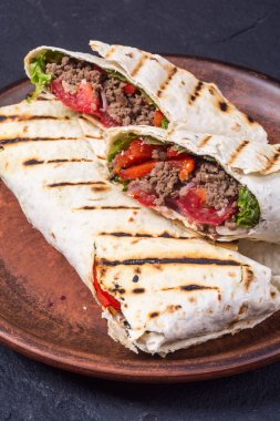 Ev yapımı lezzetli börek 