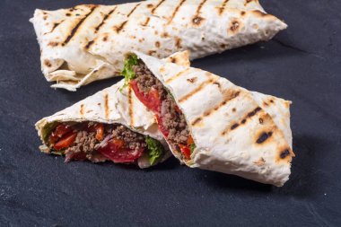 Ev yapımı lezzetli börek 