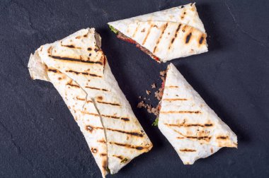 Ev yapımı lezzetli börek 