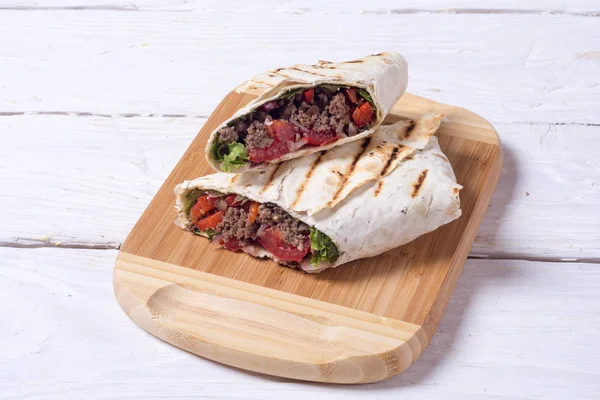 Ev yapımı lezzetli börek 