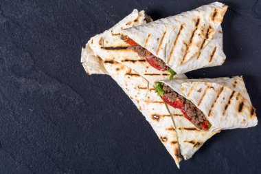 Ev yapımı lezzetli börek 