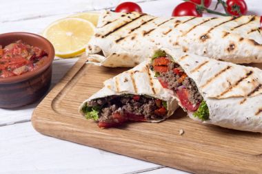 Ev yapımı lezzetli börek 