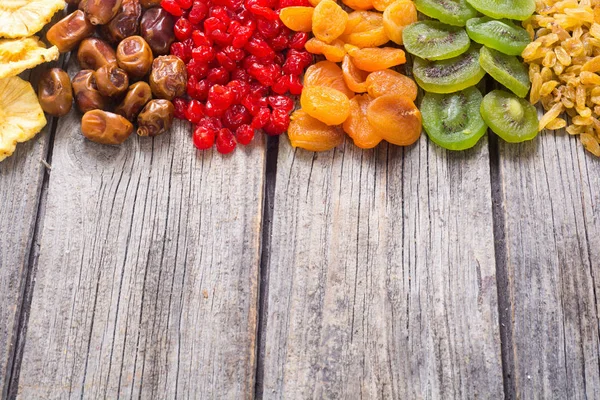 Blandning av torkade och kanderad frukt — Stockfoto