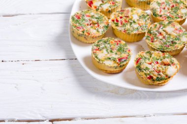 Yumurta muffins soğan ile 