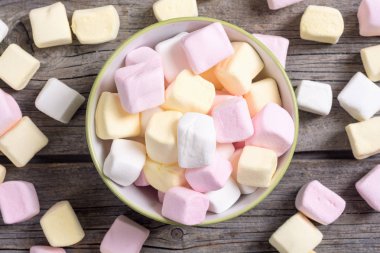 Renkli hatmi şişleri 