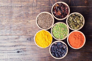 çeşitli Hint baharat 