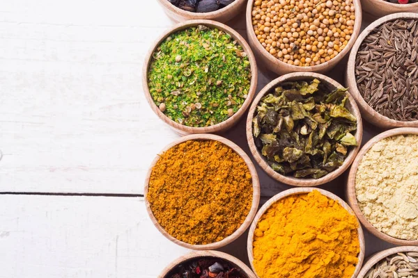 çeşitli Hint baharat