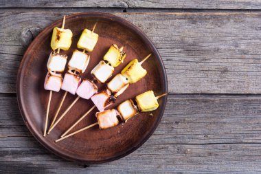 Renkli hatmi şişleri 