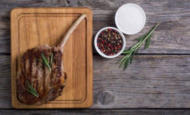 Izgara tomahawk biftek