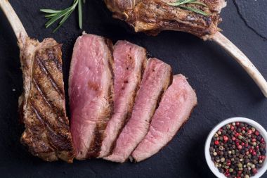 Izgara tomahawk biftek