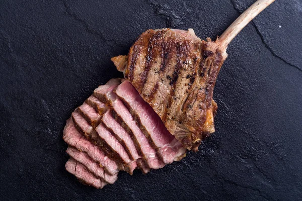 Bife grelhado de tomahawk — Fotografia de Stock