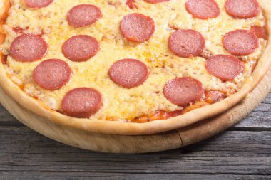 İtalyan pizza sucuk 