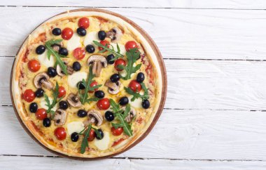 İtalyan pizza Mozzarella peyniri ile