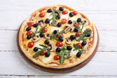 İtalyan pizza Mozzarella peyniri ile