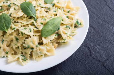 Bebeğim ıspanaklı makarna