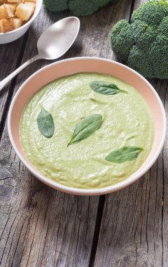 Kremalı brokoli çorbası ve ıspanak bebeğim