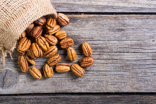 Pecan nuts in burlap bag — Stock Photo, Image