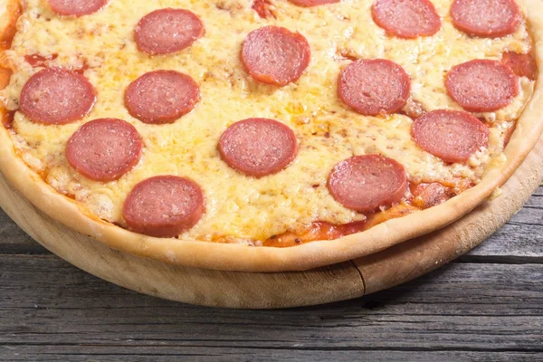 Italienische pizza pepperoni — Stockfoto