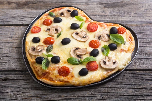 Italienisches Pizza-Herz — Stockfoto