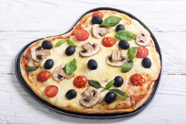 Italienisches Pizza-Herz — Stockfoto