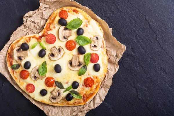 Italienisches Pizza-Herz — Stockfoto