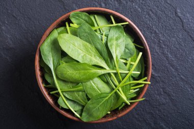 Taze yeşil bebek ıspanak