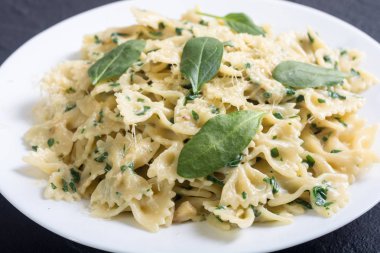 Bebeğim ıspanaklı makarna