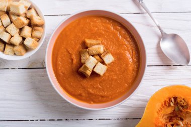 kremalı balkabağı çorbası