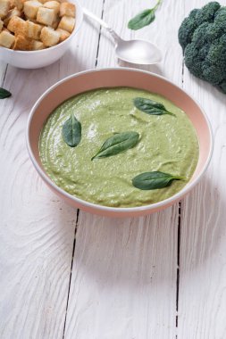 Kremalı brokoli çorbası ve ıspanak bebeğim