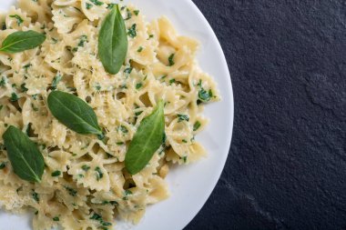 Bebeğim ıspanaklı makarna