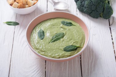 Kremalı brokoli çorbası ve ıspanak bebeğim