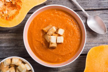 kremalı balkabağı çorbası