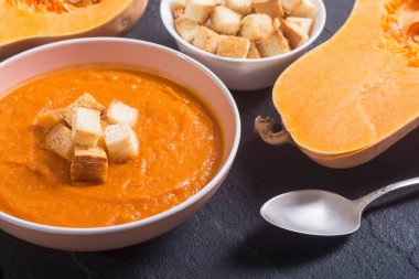 kremalı balkabağı çorbası