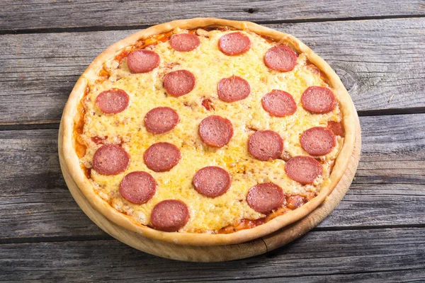 Italienische pizza pepperoni — Stockfoto