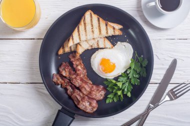 Yumurta pastırma ve tost Kahvaltı 