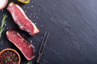 Kuru yaşlı New York biftek 