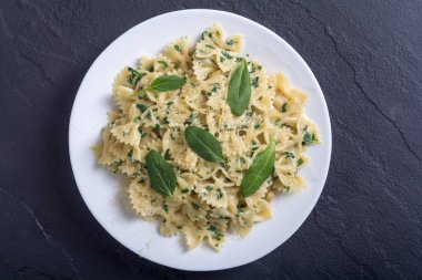 Bebeğim ıspanaklı makarna