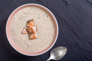 Somonlu krema çorbası 