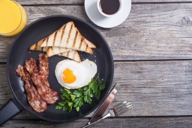 Yumurta pastırma ve tost Kahvaltı 