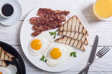 Yumurta pastırma ve tost Kahvaltı 