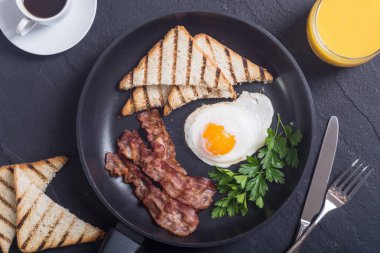 Yumurta pastırma ve tost Kahvaltı 