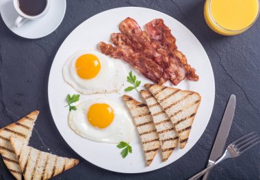 Yumurta pastırma ve tost Kahvaltı 