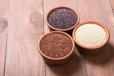 Siyah, beyaz ve kırmızı quinoa 