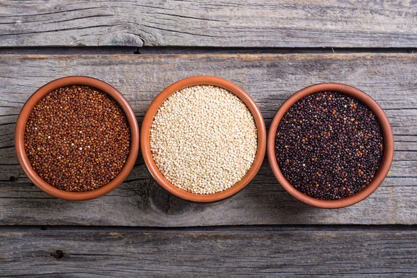 Zwarte, witte en rode quinoa — Stockfoto