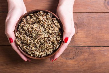 Sağlıklı pişmiş quinoa