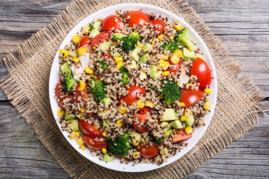 taze quinoa salata