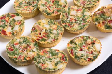 Yumurta muffins soğan ile 