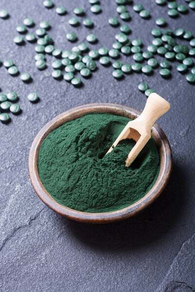 Зеленая спирулина порошок и таблетки
